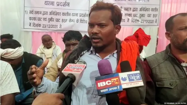 आदिवासी अपनी मांगों के लिए डटे