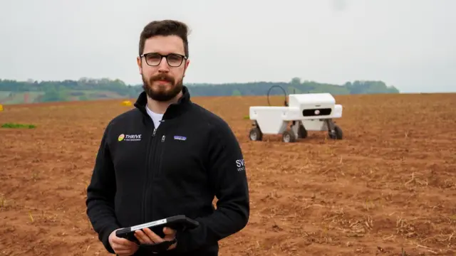 آلة حصاد الهليون الروبوتية