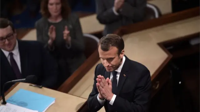 माक्रों