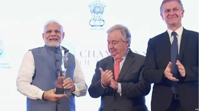 पंतप्रधान नरेंद्र मोदी, भाजप, बिल गेट्स