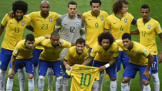 L'équipe du Brésil avec un maillot de Neymar avant la demi-finale contre l'Allemagne