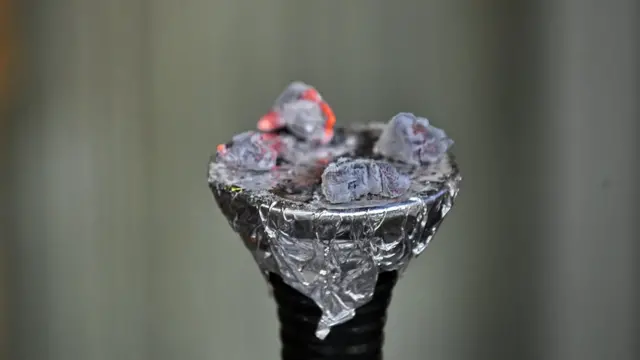 Wen person puff di pipe with shisha, na so di charcoal on top go dey burn