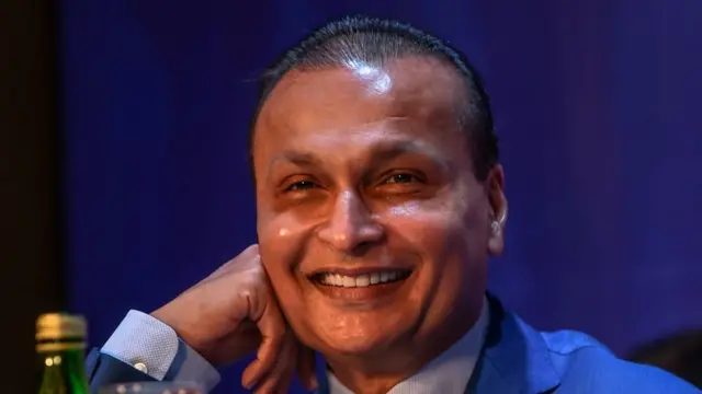 વર્ષ 2008માં રિલાયન્સ ઇન્ફ્રાસ્ટ્રક્ચરે દિલ્હી મેટ્રો સાથે એક કરાર કર્યો હતો. કરાર દેશનો પ્રથમ ખાનગી રેલ પ્રોજેક્ટ 2038 સુધી ચલાવાવની વાત હતી. આ મામલે દિલ્હી મેટ્રો સામે કરારભંગ અને વળતરનો કેસ દાખલ કરવામાં આવ્યો હતો.