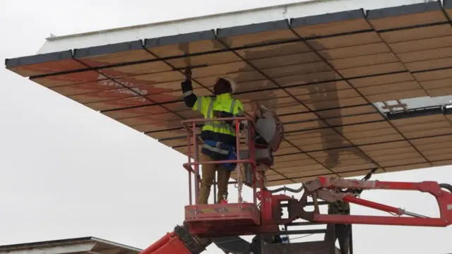 После выхода электростанции на расчетную мощность ее будут обслуживать от 50 до 100 сотрудников