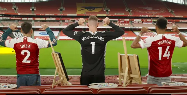 Bellerin, Bernd na Auba bambaye imyenda iriho amazina bahaye abana b'ingangi