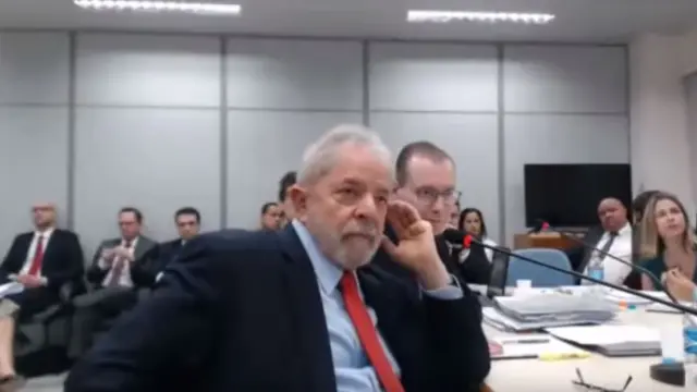 Lula presta depoimento