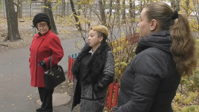 Мешканці будинку зверталися до комунальників, але питання "проблемної сусідки" так і не вирішили