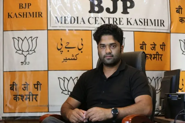 मंजूर भट्ट, 29