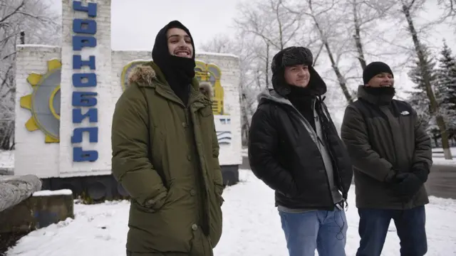 చెర్నోబిల్ ప్రాంతంలో పర్యాటకులు