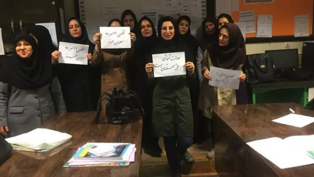 تحصن معلمان