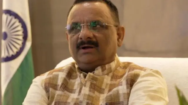 वाराणसीचे महापौर अशोक तिवारी यांनी मात्र हे सर्व आरोप पूर्णपणे फेटाळून लावले आहेत. 