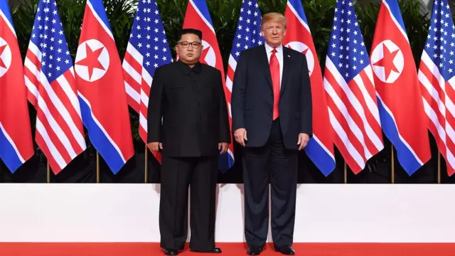 دواړو هېوادونو (امریکا او شمالي کوریا) په رسمي ډول یو او بل ته ګوتې په ماشه وو.