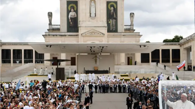 feligreses de todo el mundo asistieron al evento.