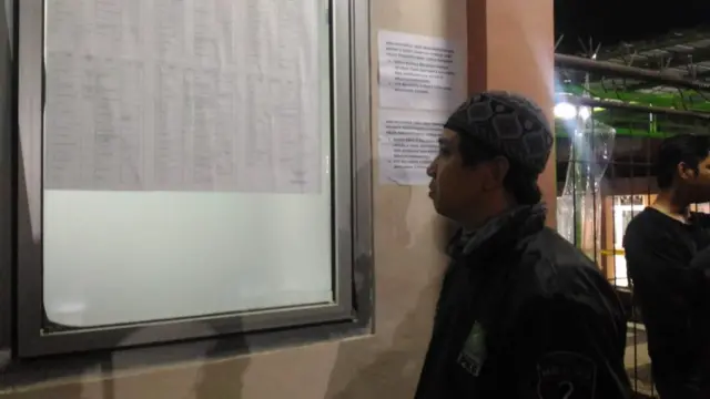 Rizki tak lelah mencari, kendati nama iparnya tak kuncung tercantum.