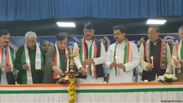 अहमद पटेल हे सोनिया आणि राहुल गांधींच्या अत्यंत जवळचे मानले जातात.