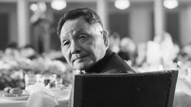 Deng Xiaoping berperan penting dalam usaha mengatasi masalah keuangan.