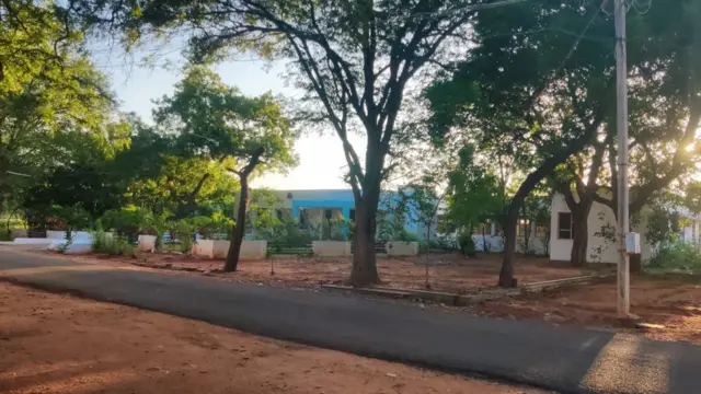 மருத்துவமனை அமையவுள்ள பகுதியில் போட்டப்பட்ட சாலை