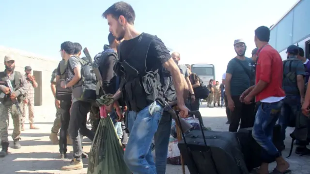 Deraya'yı terk eden muhalifler İdlib'e gönderiliyor.