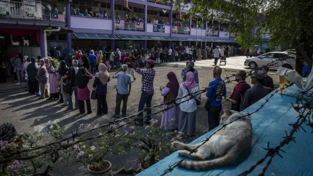 ชาวมาเลเซียต่อคิวยาวเพื่อร่วมออกเสียงเลือกตั้งทั่วไปครั้งที่ 14 เมื่อวันที่ 9 พ.ค. ปีที่แล้ว