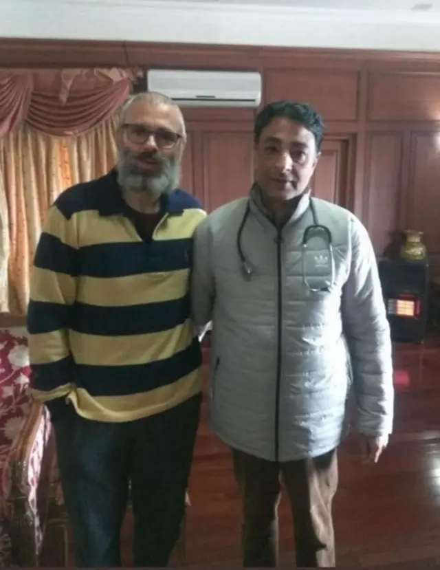 उमर अब्दुल्लाह, अपने डॉक्टर के साथ