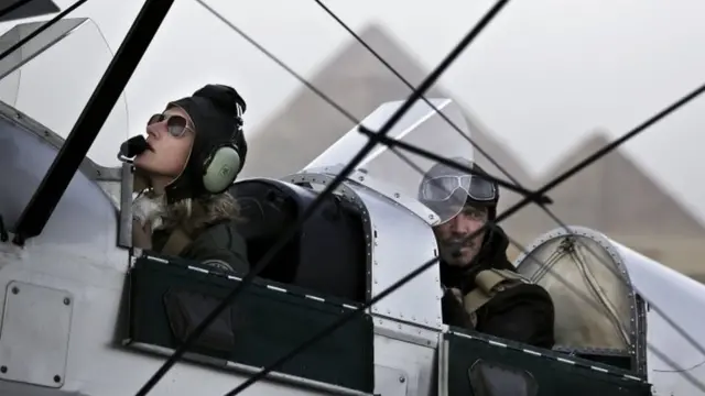 Belgian pilot Alexandra Maingard, (left) and her husband, Belgian commercial pilot Cedric Collette, right, prepare for take off during a rally across Africa, at the Giza Pyramids in Egypt (13 November 2016)