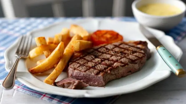 (캡션) 주메뉴로는 트럼프 대통령이 즐겨 먹는 것으로 알려진 스테이크가 나왔다