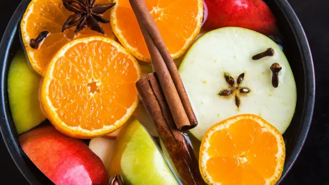 Plato con variedad de frutas.