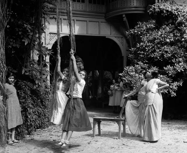 જે જે સ્કૂલ ઑફ આર્ટ્સની વિદ્યાર્થિનીઓ