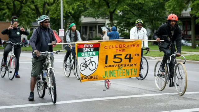 Ежегодный парад в честь Juneteenth в штате Висконсин