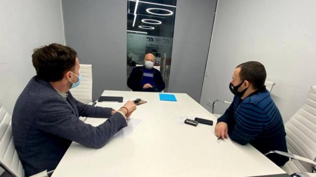 Турчинов і журналісти BBC News Святослав Хоменко і В'ячеслав Шрамович