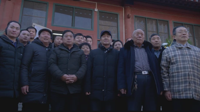 Visitors taking a group photo in front of the study of Zhao Ziyang