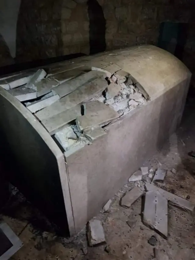 Awọn Juu gbagbọ pe inu iboji yii ni wọn sin oku Josẹfu, ọmọ Jakọbu si