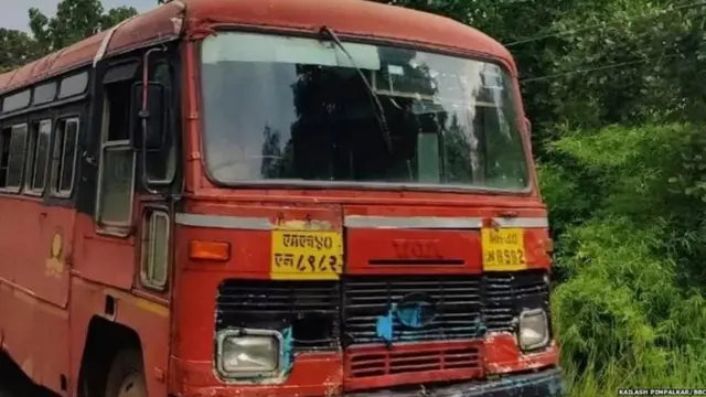 एसटी बस