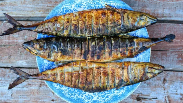 макрель на грилі