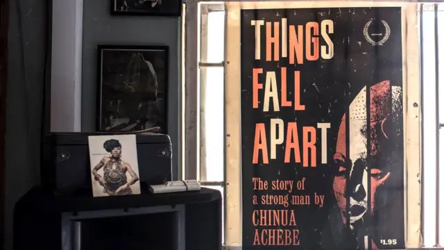 Akwụkwọ 'Things Fall Apart' nke Chinua Achebe dere