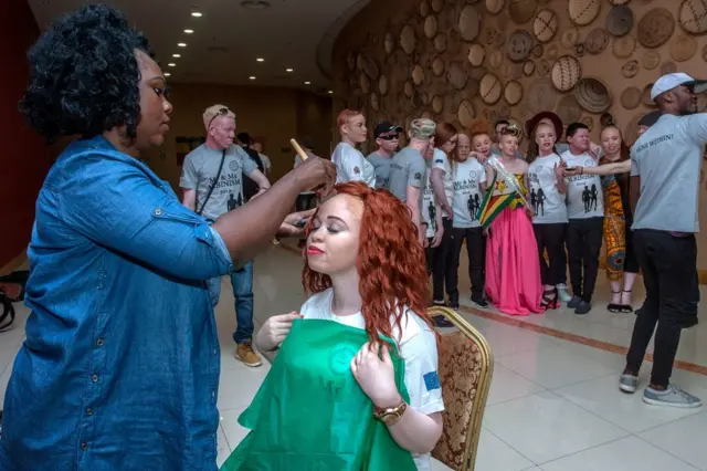 Dalka Malawi oo marki ugu horreysay lagu qabtay tartanka quruxda ragga iyo dumarka uu maqaarkooda uu beddelan yahay (Albinism).