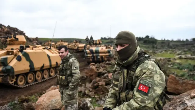 Soldados turcos que participan en la ofensiva en Afrín.