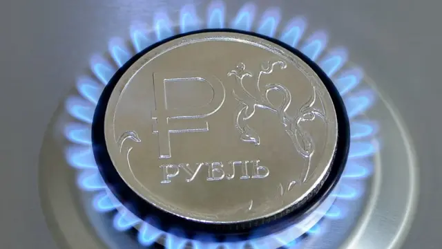 Газовая горелка с эмблемой рубля посередине