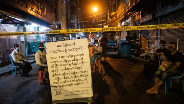 ရပ်ကွက် ၇ ခုမှာ ဧပြီ ၁၉ ရက်မနက် ထုတ်ပြန်ချက်တွေပေါ်တွက်ချက်မှုအရ ပိုးတွေ့လူနာ စုစုပေါင်း ၆၃ ဦးရှိနေပါတယ်။