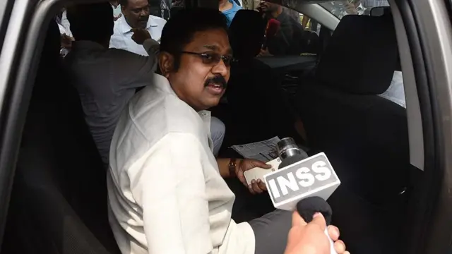 தினகரன்