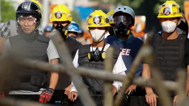 Протетсующие в Мьянме