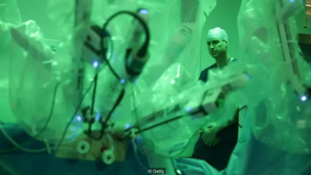 काम करता व्यक्ति