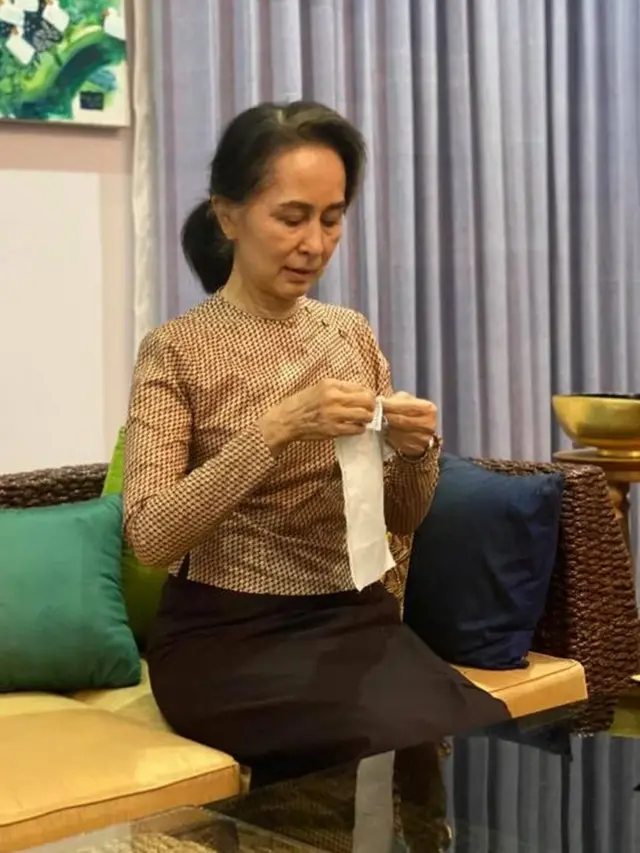 ဒေါ်အောင်ဆန်းစုကြည်