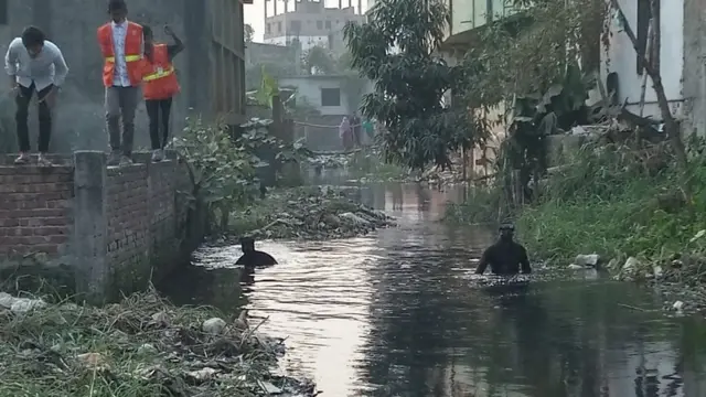 পরিবারের সদস্যরা বলছেন, গত পহেলা ফেব্রুয়ারি কদমতলীর ডিএনডি খালের পানিতে পড়ে যায় আশামনি।
