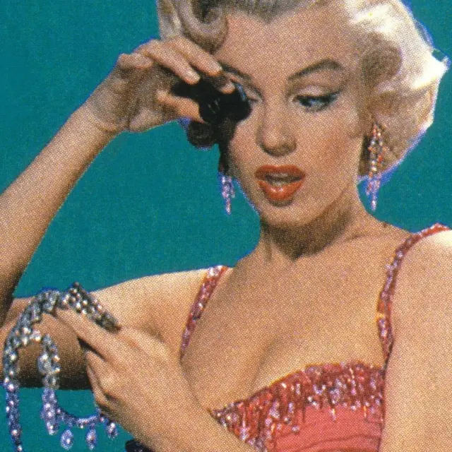 A atriz americana Marilyn Monroe (1926-1962), no papeldnb apostasLorelei Lee,dnb apostascena do filme 'Os homens preferem as loiras', dirigido por Howard Hawks,dnb apostas1953