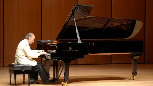 지난 7월 11일 부산문화회관 중극장에서 '최고령 기네스 음악회'를 연 제갈삼 교수