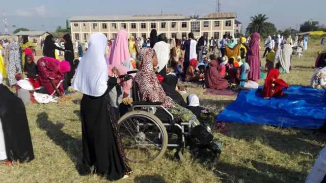 Abarushe bari bicaye