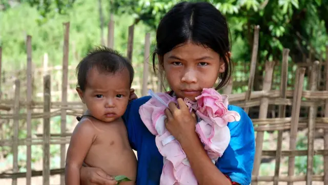 খুমি, মার্মা এবং খিউ সম্প্রদায়ের লোকেরা বাংলাদেশ ও মিয়ানমার উভয় দেশেই পাহাড়ি এলাকায় বাস করে। ফাইল ছবি।