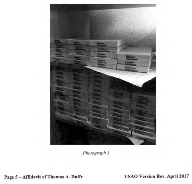 Fotos de cajas encontradas en un móvil de Zhou