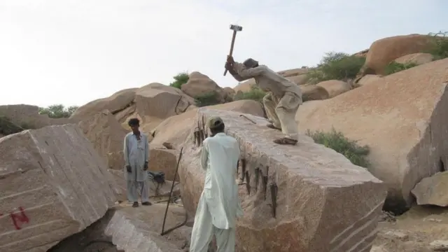 کارونجھر کے پتھروں کی کٹائی